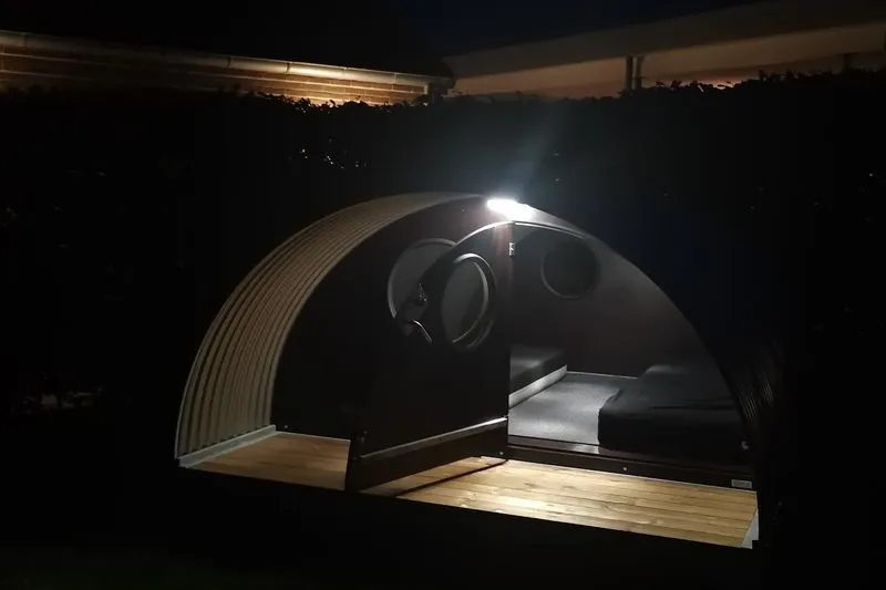 PigMe luksus shelter after dark