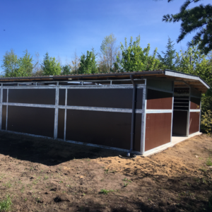 Komplet udestald med bokse og godt indeklima til dine heste