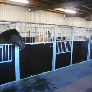 Hesteboks front m/skydedør venstre, lodrette tremmer