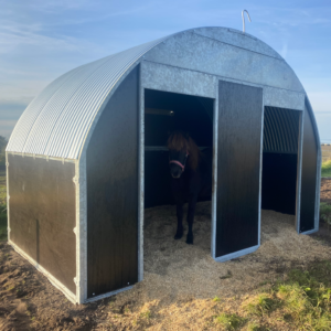 Rundbue løsdriftsstald velegnet til islændere